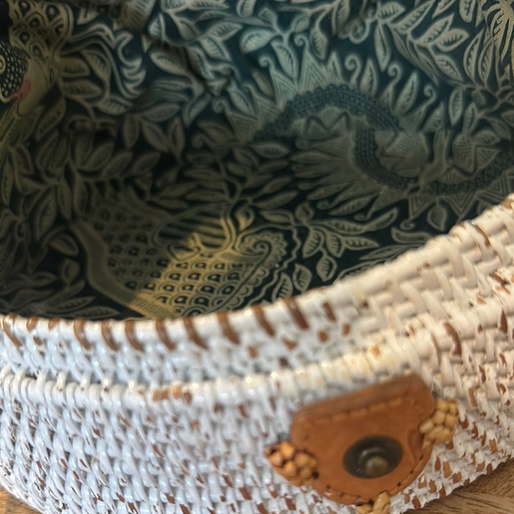 White and Tan Ratan Woven Crossbody Bag - Picture 2 of 3